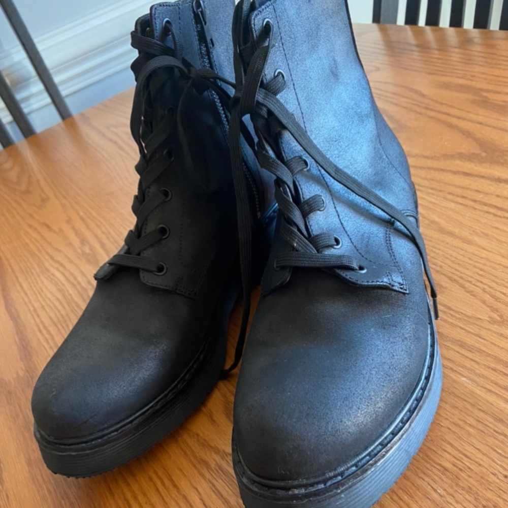 💥💥💥💥💥EUC Like New Vince Combat Boots - Picture 4 of 9